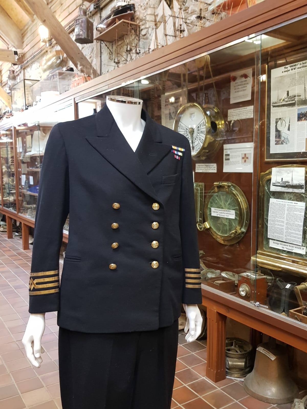 ss eleanor survivor barton hunter uniform