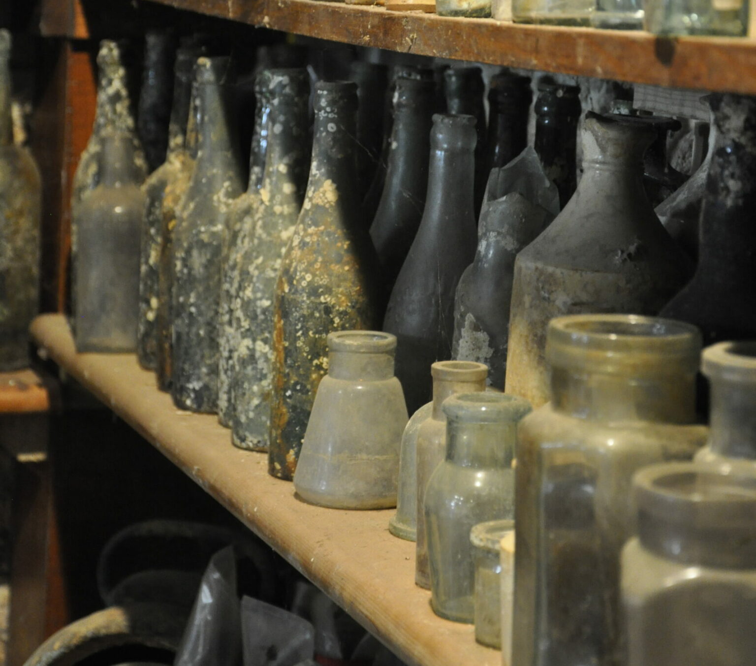 maritime museum shipwreck bottles